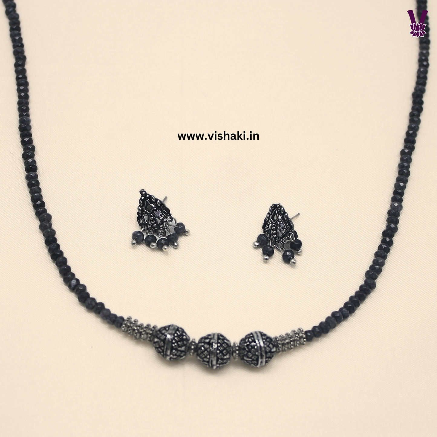 Mrudhvi Grey Agate Short Necklace Set