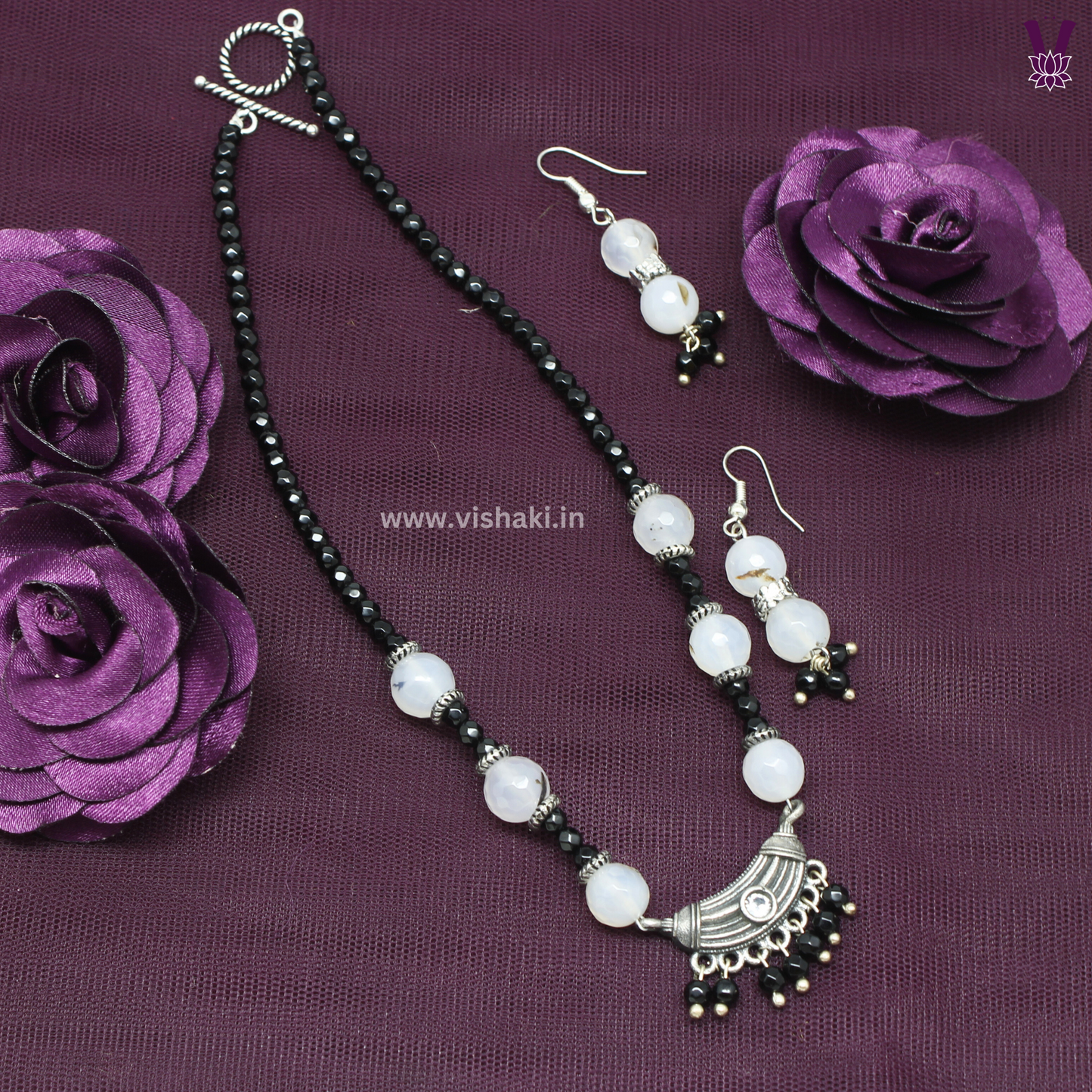 Mrudhvi Black and White Agate Choker Necklace Set
