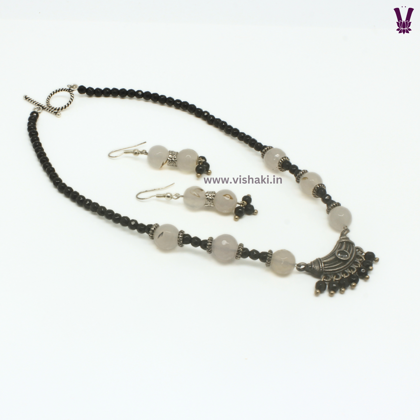 Mrudhvi Black and White Agate Choker Necklace Set