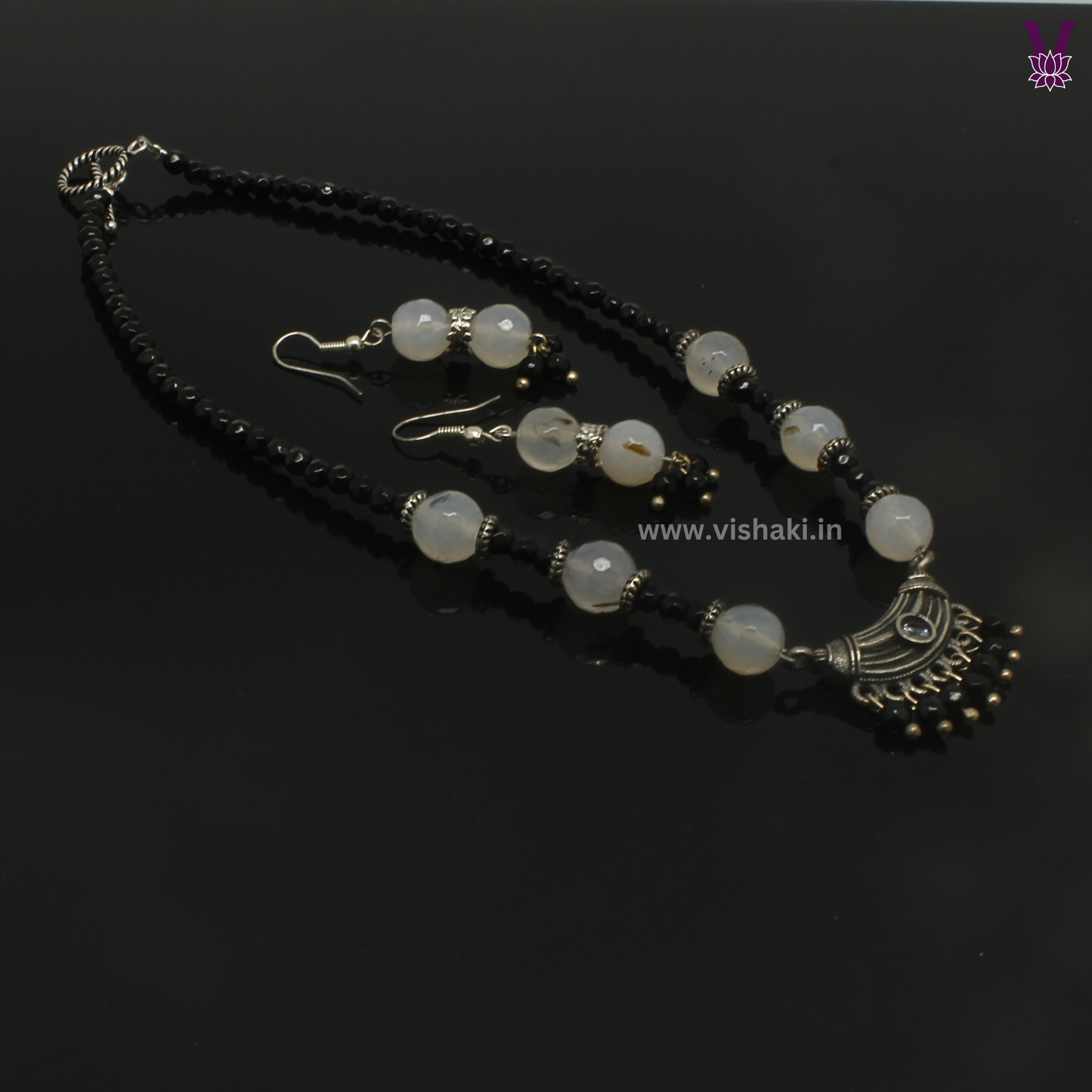 Mrudhvi Black and White Agate Choker Necklace Set