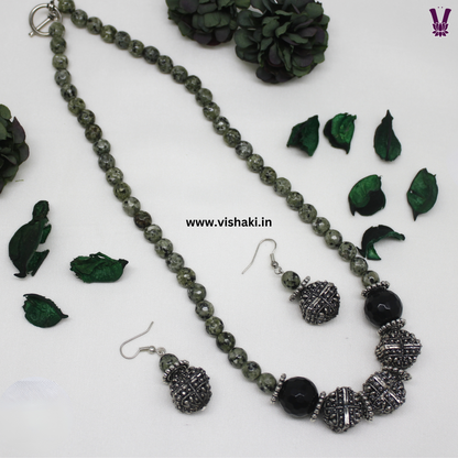 Mrudhvi Green Agate Short Necklace Set