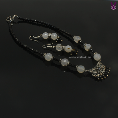 Mrudhvi Black and White Agate Choker Necklace Set