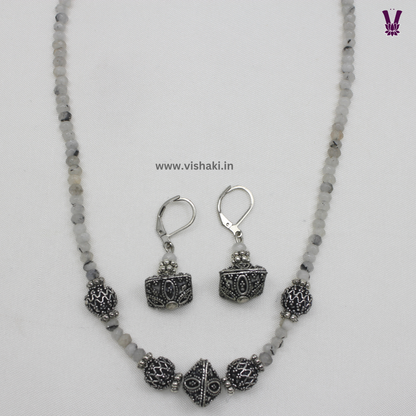 Mrudhvi White Agate Choker Necklace Set